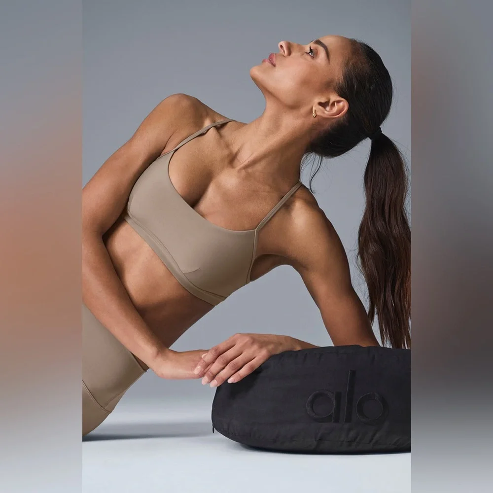 Alo Yoga Airlift Intrigue Bra - Picture 2 of 9